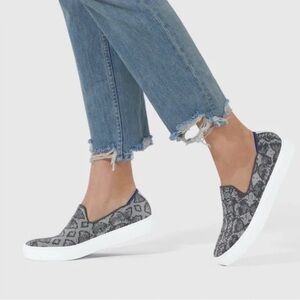 Rothy’s Gray Snake Print Knit Slip On Sneakers SZ 9